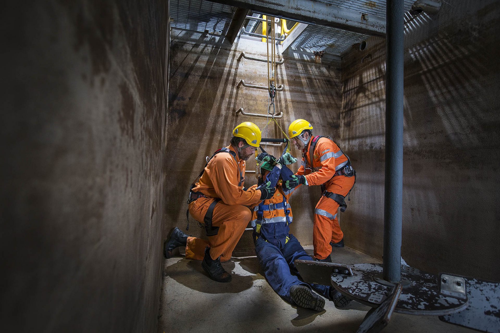 confined space rescue team equipment requirements